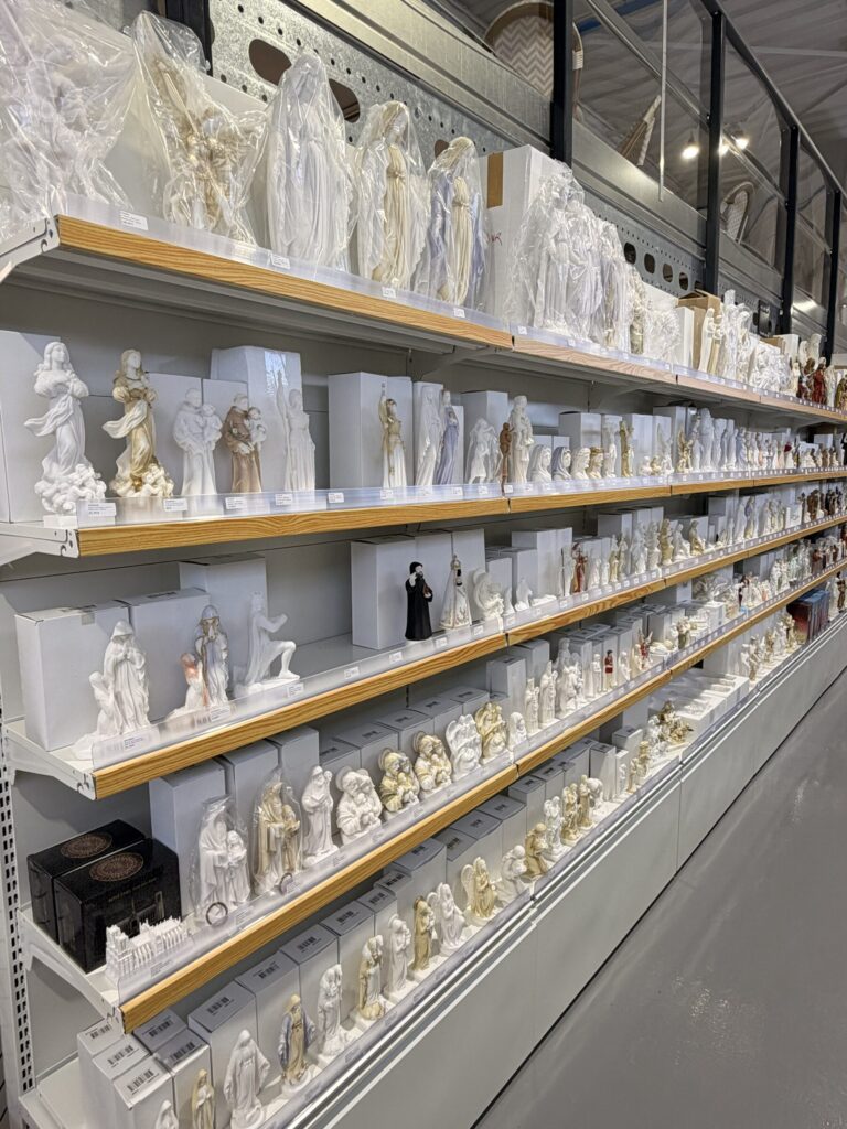 Boutique religieuse à Tours - allée des statues