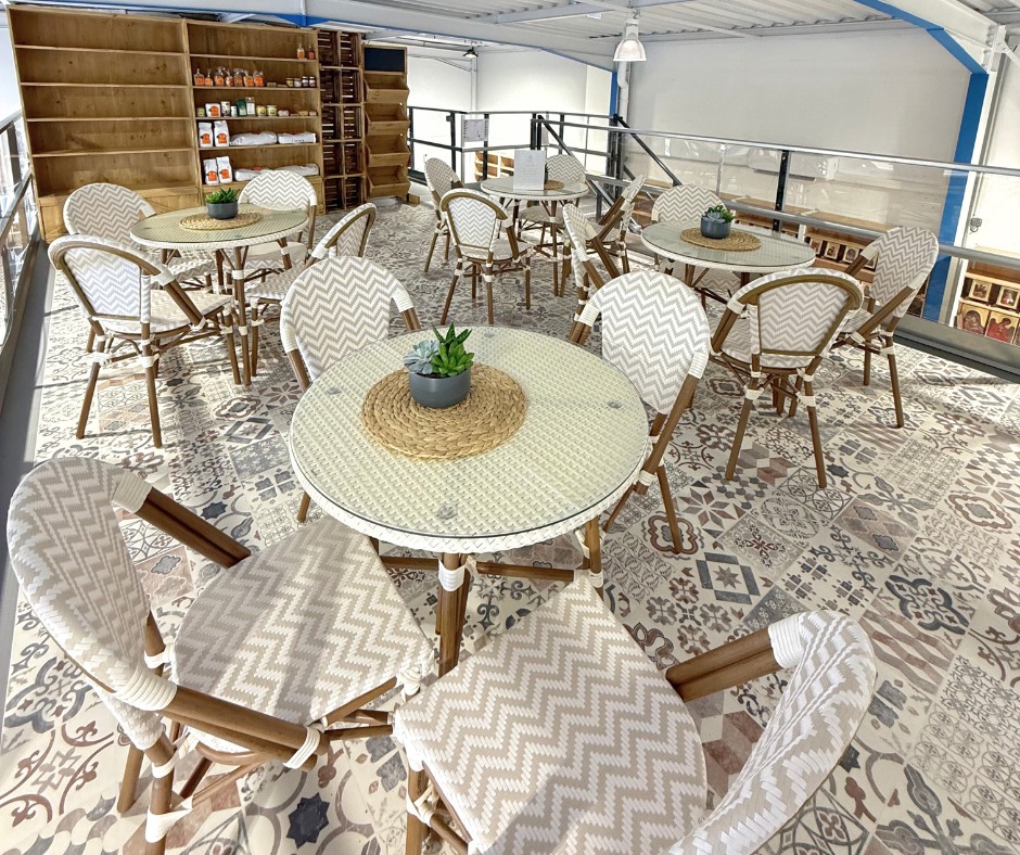 Salon de thé convivial dans le concept store religieux à Tours (37)