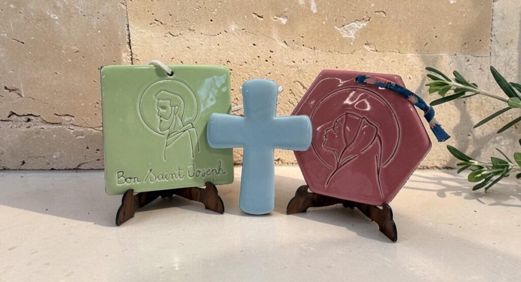 Croix en céramique artisanales par Creatini
