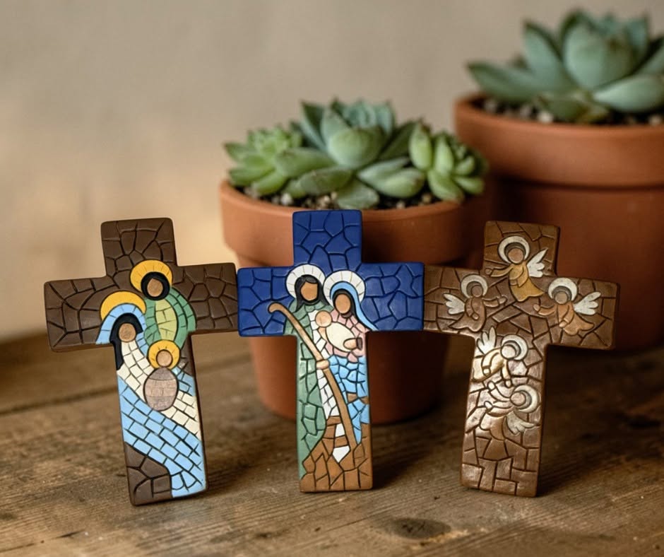 Croix artisanales en mosaïque